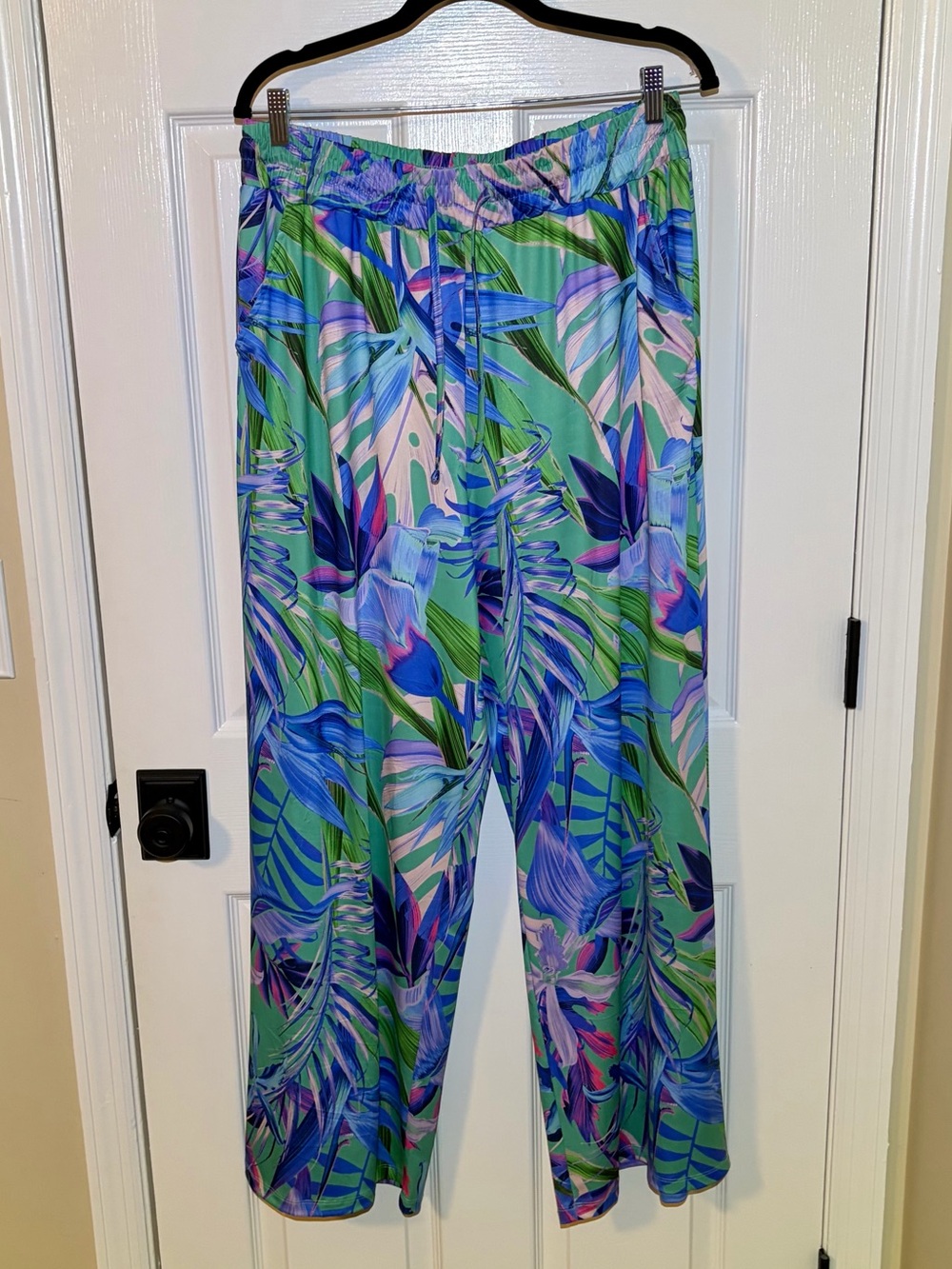 Tropical Floral Wide-Leg Elastic Waist Pants in Green & Blue with Side Pockets